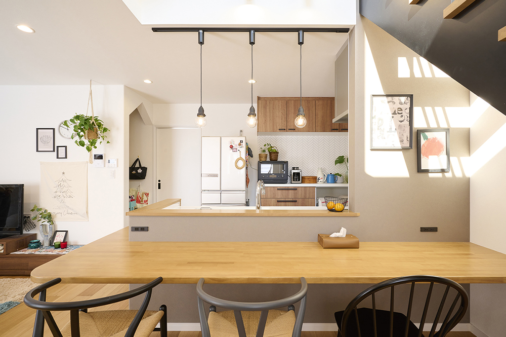 ダイニング（一枚板）